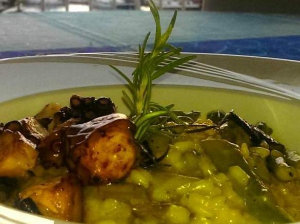 Safran-Risotto mit Pulpo und Spargel