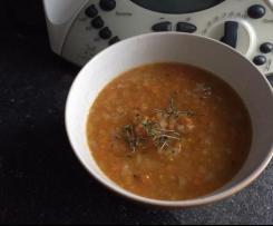 Rote Linsensuppe mit Thymian