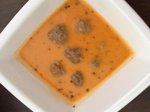 Türkische Joghurtsuppe mit Hackbällchen
