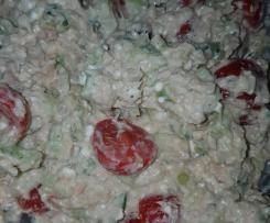 Thunfischcreme stückig mit Feta, Gurke und Cocktailtomaten
