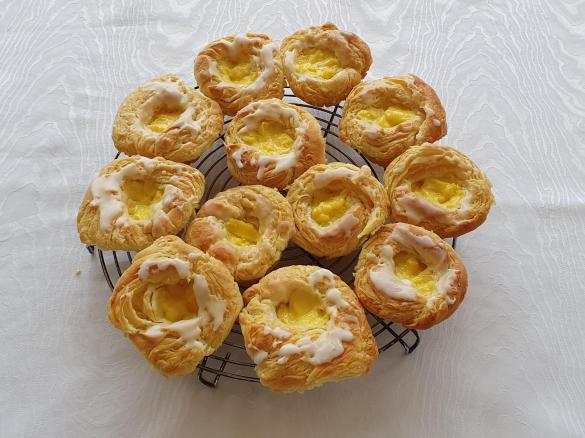 Cruffins (Croissant-Muffins mit Hefeteig)