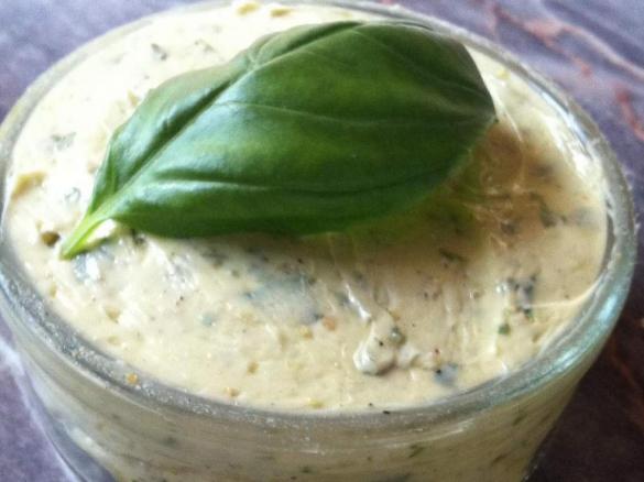 Zitronen-Basilikum-Butter