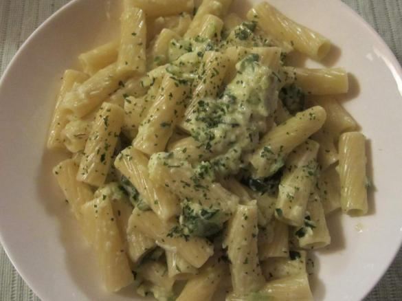 Nudeln mit Zucchinisoße 