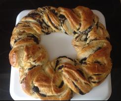 Hefekranz mit Mohnfüllung