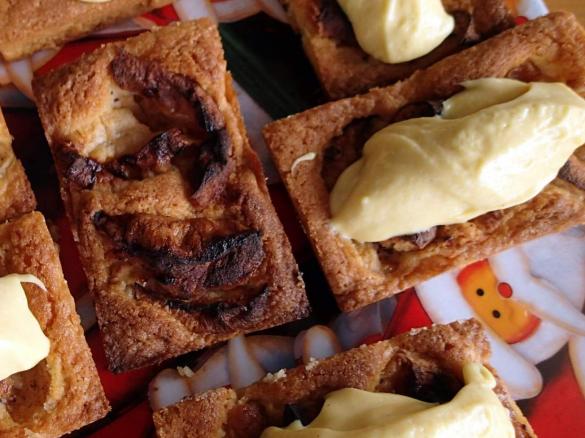 Bretonische Shortbreadtörtchen mit Apfel und Vanille-Schoko-Creme aus der 9er Backform