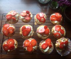 Fluffige Erdbeer Joghurt Muffins mit weißer Schokolade