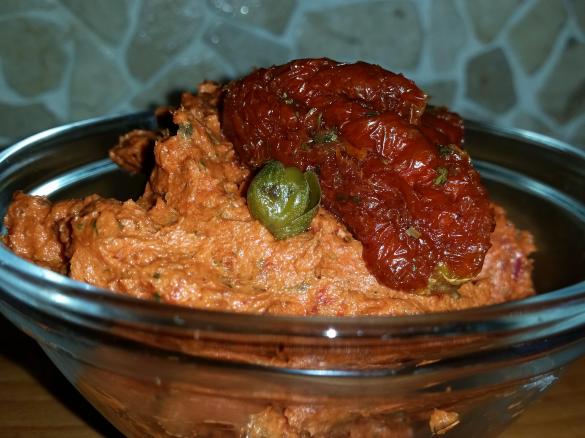 Kräftige Tomatenbutter