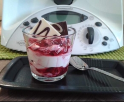 Eierlikörcreme mit Roter Grütze - ein Traum!