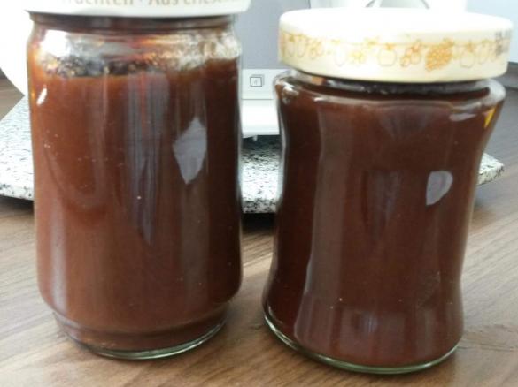 Zwetschgenmus / Pflaumenmus mit Schuß nach Susi