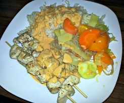 Hühnchenspieße in Erdnuss-Soße