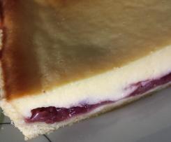 Käsekuchen vom Blech mit Kirschfüllung