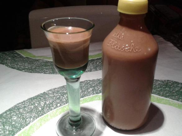 Weihnachtlicher Schoko-Sahne-Rum-Likör