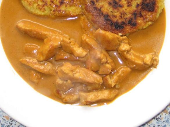 Curryrahmsoße (mit Putengeschnetzeltem)