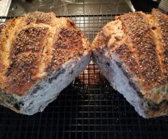 Walnussbrot mit Körnerkruste