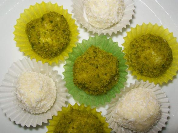 Kokos- und Pistazienpralinen