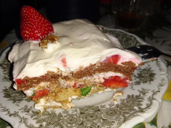 Erdbeertiramisu ohne Ei und Mascarpone, aber mit viel Protein