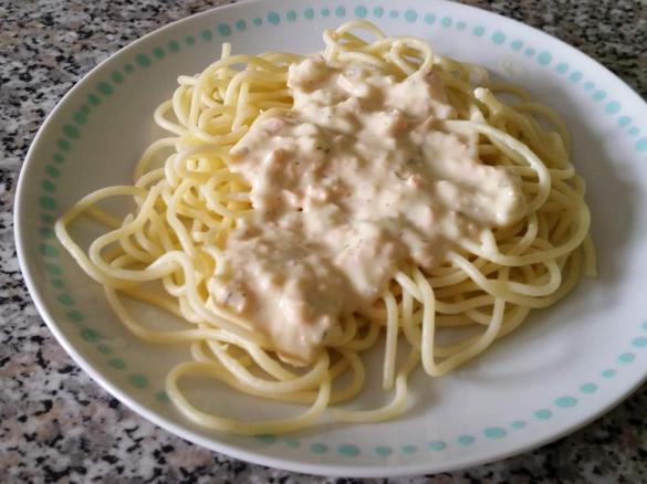 Lachssoße zu Nudeln