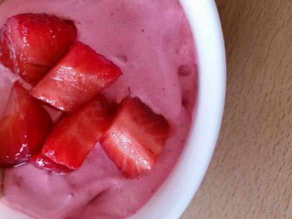 Kalorienarmes Erdbeereis