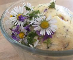 Schnittlauchblüten/Gänseblümchen-Butter würzig