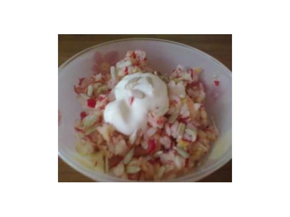Radieschen-Apfelsalat