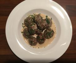 Köttbullar (Schwedische Hackbällchen)
