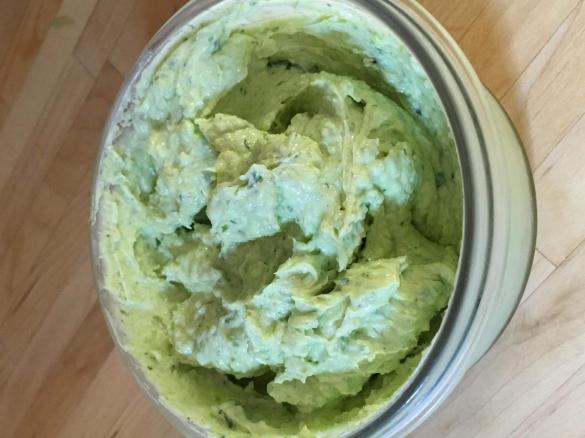 Knoblauch- Kräuterbutter