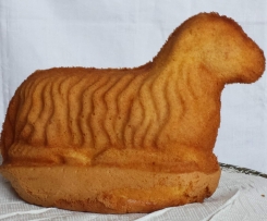 Osterlamm aus Biskuit