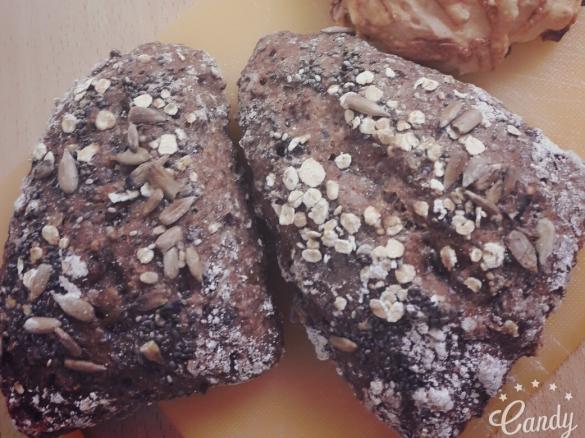 Glutenfreie Eckbrötchen mit Sonnenblumenkernen