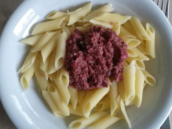 Rote Bete-Sesam-Soße ~ milchfrei, ohne Soja, vegan ~ zu Nudeln