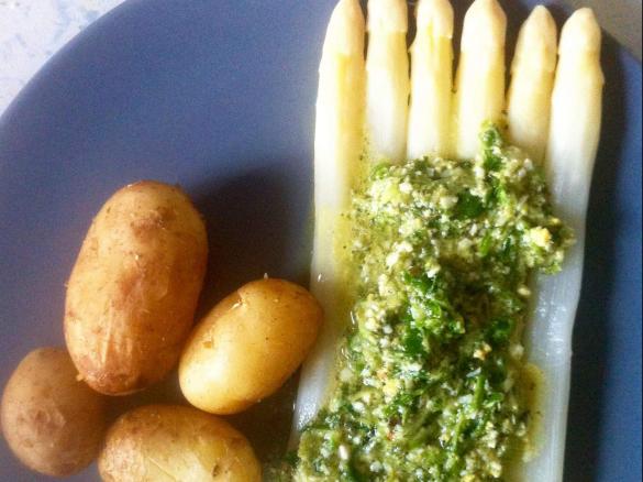 Spargel / Eier-Frühlingszwiebel-Stippe