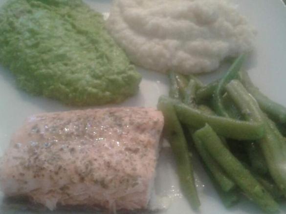 Lachs mit zweierlei Pürree und Kräuterbohnen
