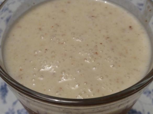 Bananen-Mandelmilchshake mit Honig