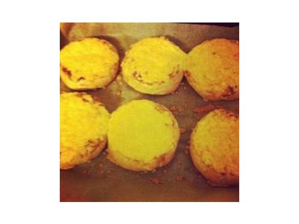 Schinken-Hollandaise-Käsebrötchen