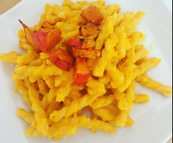 Nudeln mit Kürbissoße & Kürbiswürfeln