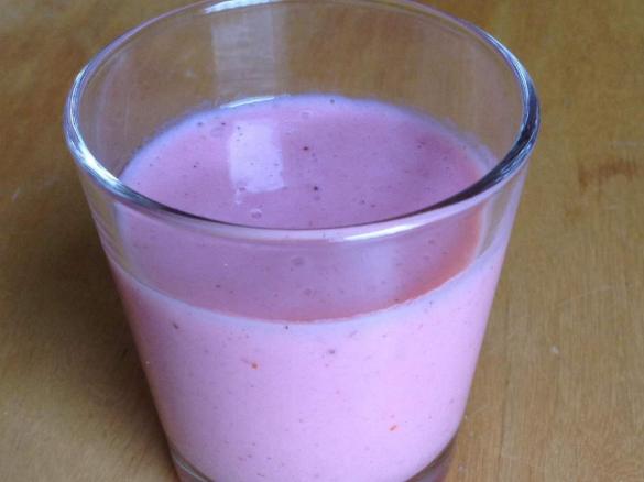 Banane-Johannisbeer-Shake