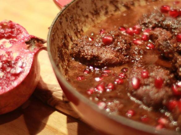 Fesenjan - persisches Huhn in Granatapfel-Walnuss-Soße