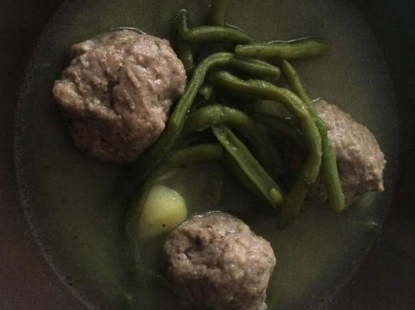 Bohneneintopf mit Hackbällchen