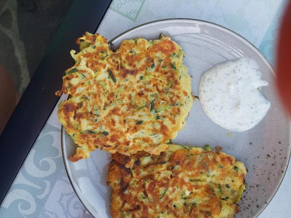 Zucchini-Schafskäse Küchle