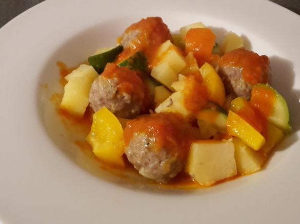 Hackbällchen in Chillisoße