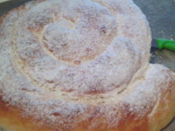 Ensaimada (süße Hefeschnecke)