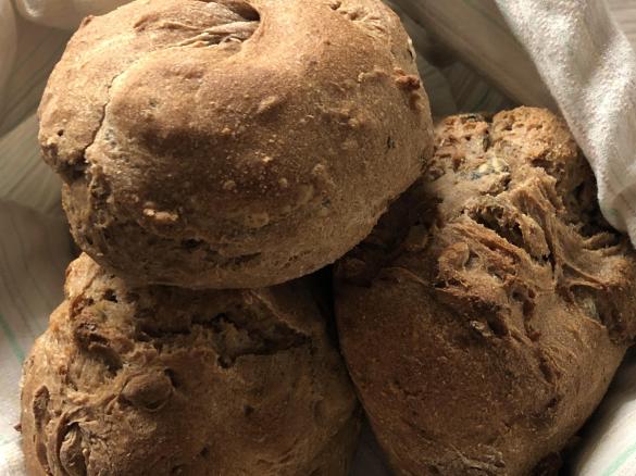 KÜRBISKERN-VOLLKORNBRÖTCHEN