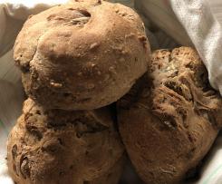 KÜRBISKERN-VOLLKORNBRÖTCHEN