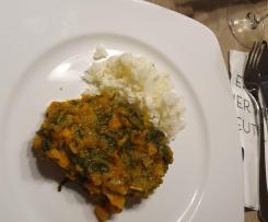 Süßkartoffel-Spinattopf mit Blumenkohlreis