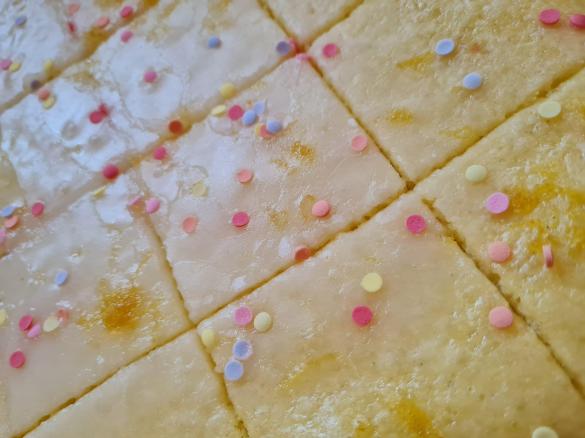 Buttermilch- Zitronen - Blechkuchen