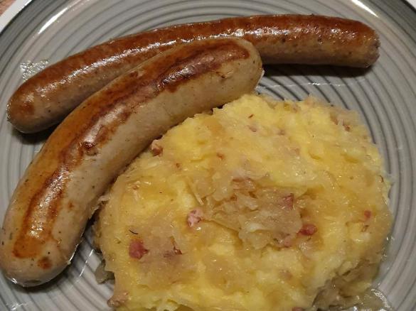 Kartoffel-Sauerkraut untereinander