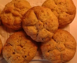 Knusprige Mehrkornbrötchen mit Karottenraspel