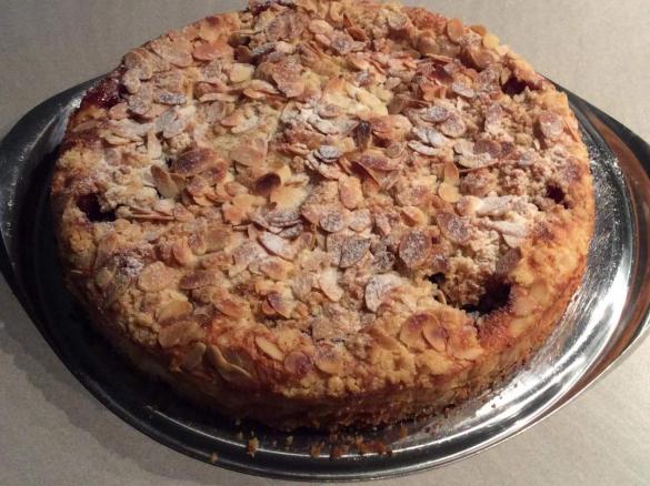 Weihnachtlicher Preiselbeer-Streusel-Kuchen