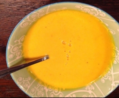  Kürbissuppe mit Petersilienwurzel und Kreuzkümmel  