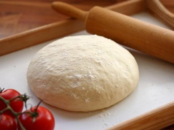 Pizzateig für 2 große Bleche