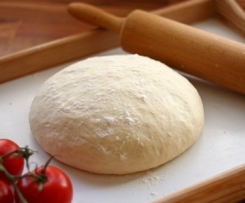 Pizzateig für 2 große Bleche